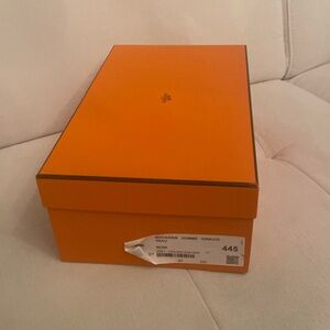 Hermès Box 14x8,5x5  orange (use only to bring mocassine home )  New